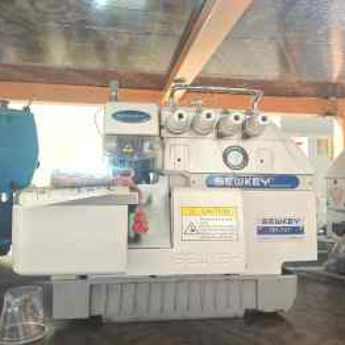 SEWKEY High-Speed Industrial Overlock Sewing Machine